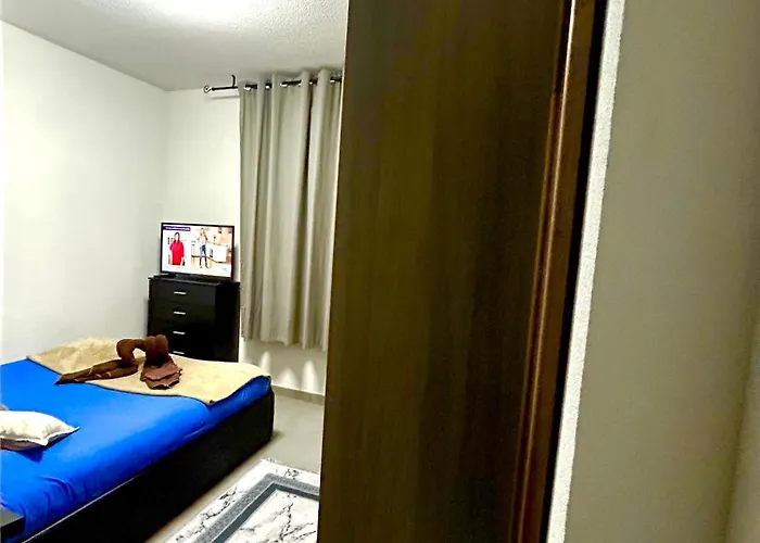 Privee Chez Habitant A *