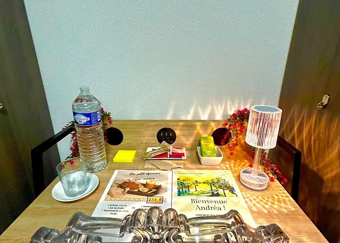 Privee Chez Habitant A *